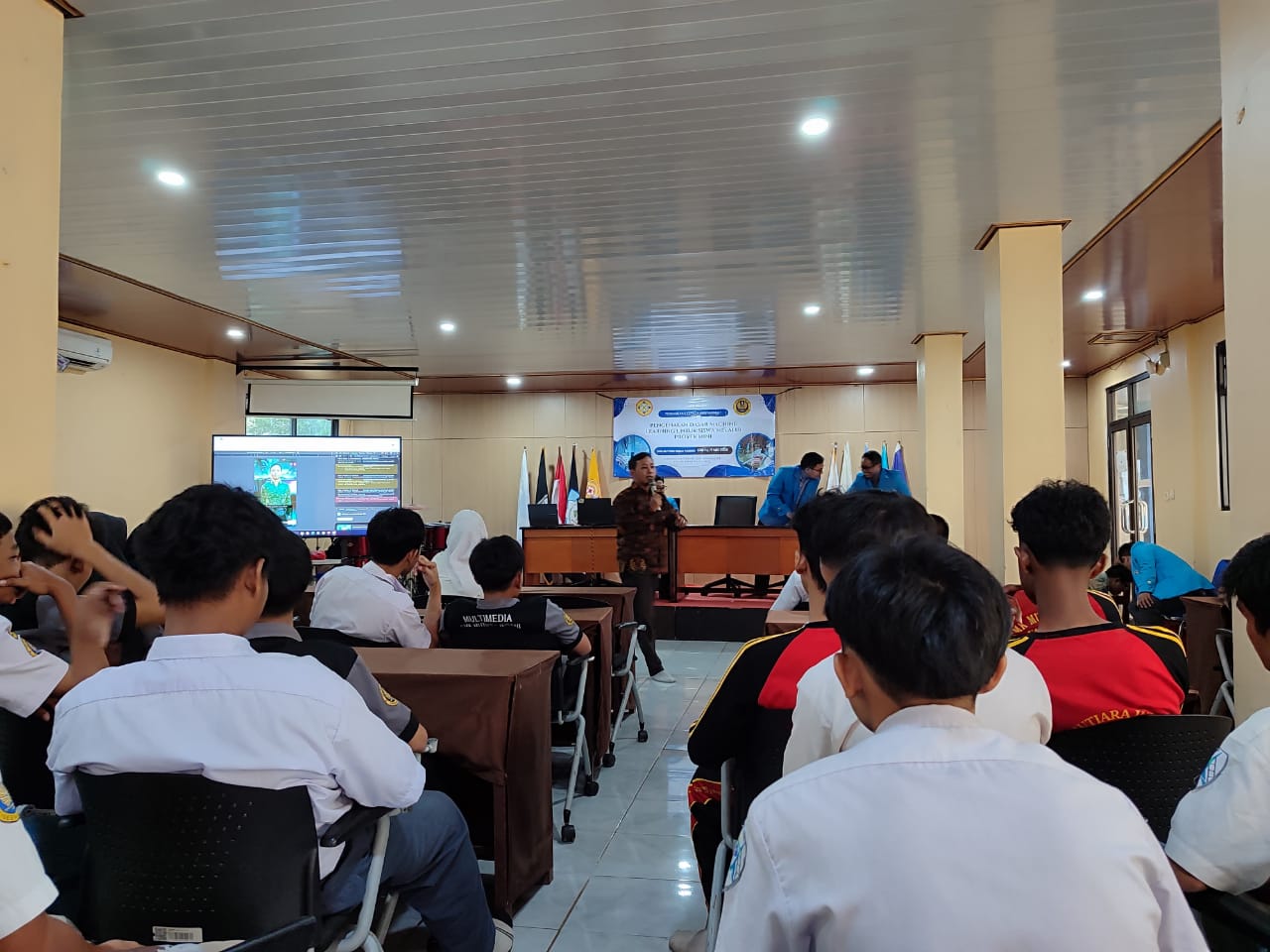 Pengenalan Teknologi Computer Vision dan Aplikasinya dalam Augmented Reality dan Virtual Reality - 2