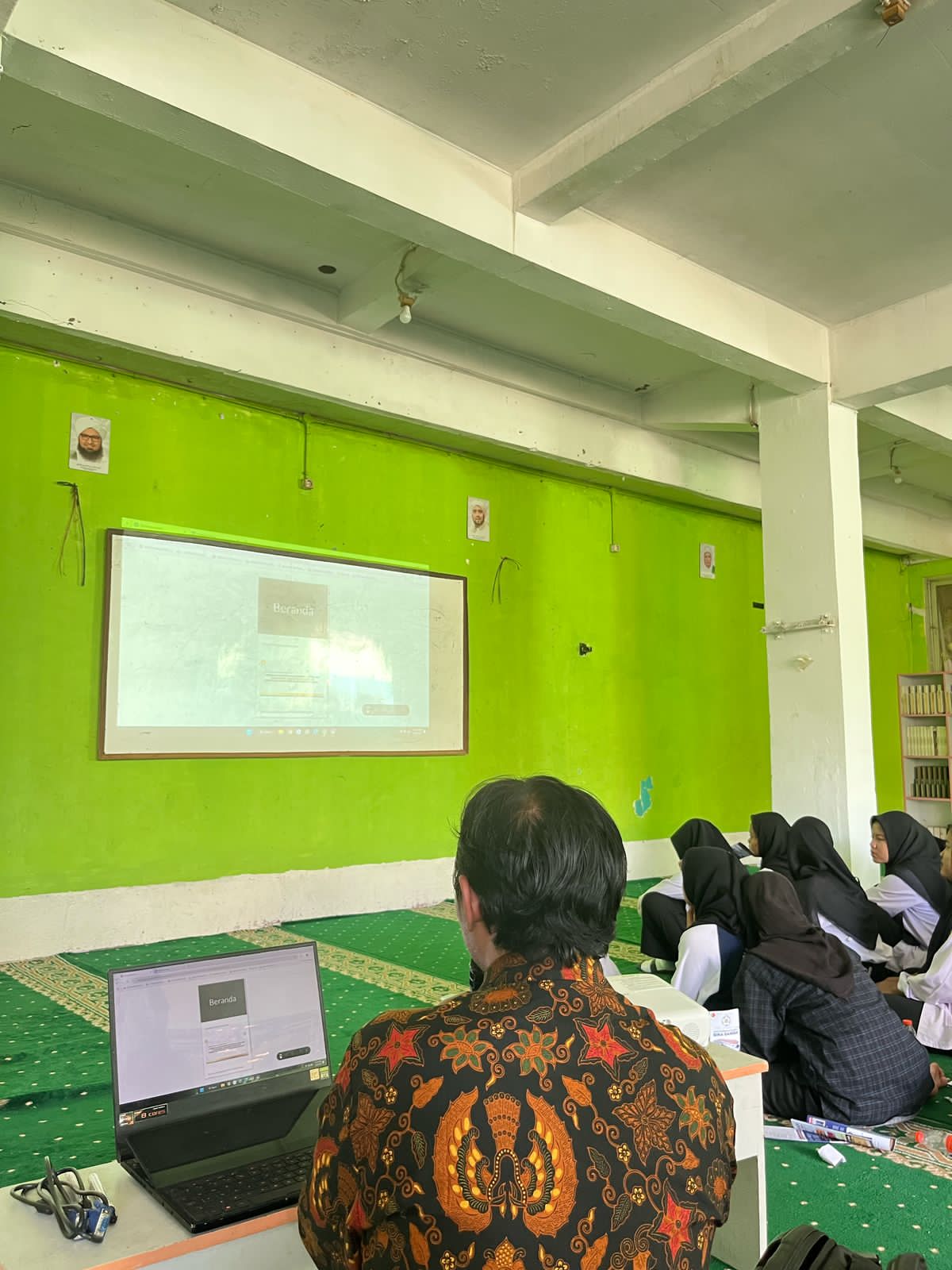 Peningkatan Keterampilan Digital Siswa SMP Islam Bahrul Ulum melalui Pelatihan Pembuatan Website Berbasis Website Builder - 2