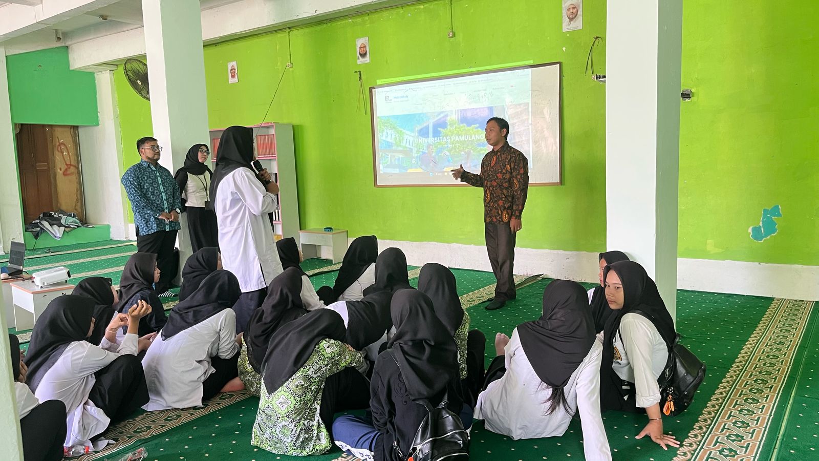 Peningkatan Keterampilan Digital Siswa SMP Islam Bahrul Ulum melalui Pelatihan Pembuatan Website Berbasis Website Builder - 3