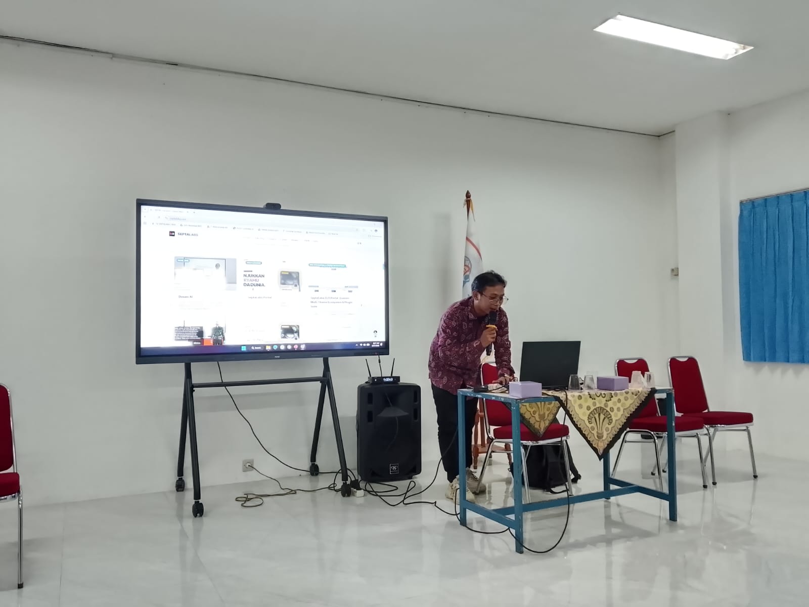 Pembicara Motivasi Guru & Staff: "Memanfaatkan AI dan Coding dalam Pembelajaran