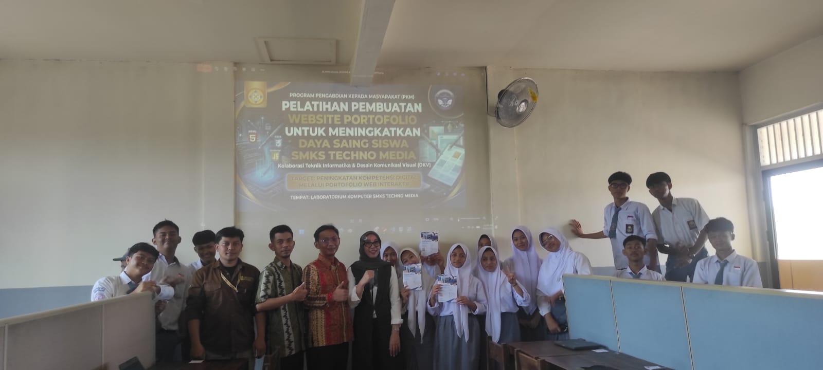 Pelatihan Pembuatan Website Portofolio untuk Meningkatkan Daya Saing Siswa SMKS TECHNO MEDIA