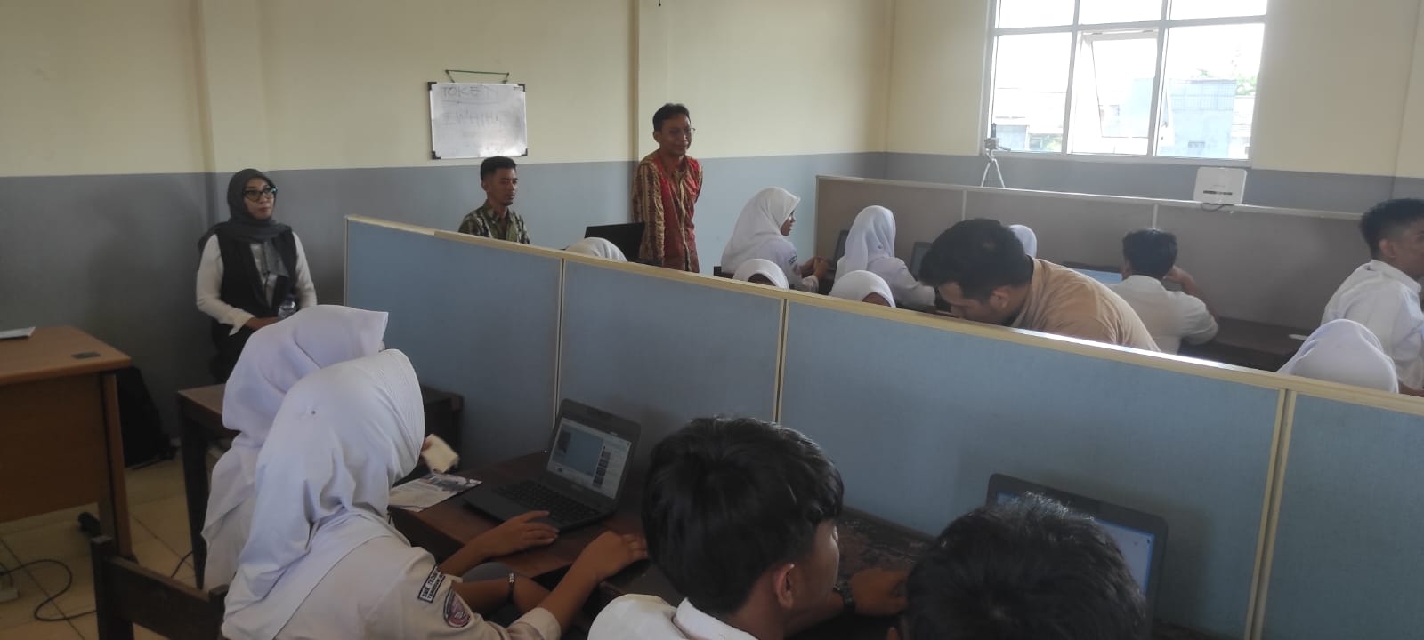 Pelatihan Pembuatan Website Portofolio untuk Meningkatkan Daya Saing Siswa SMKS TECHNO MEDIA
