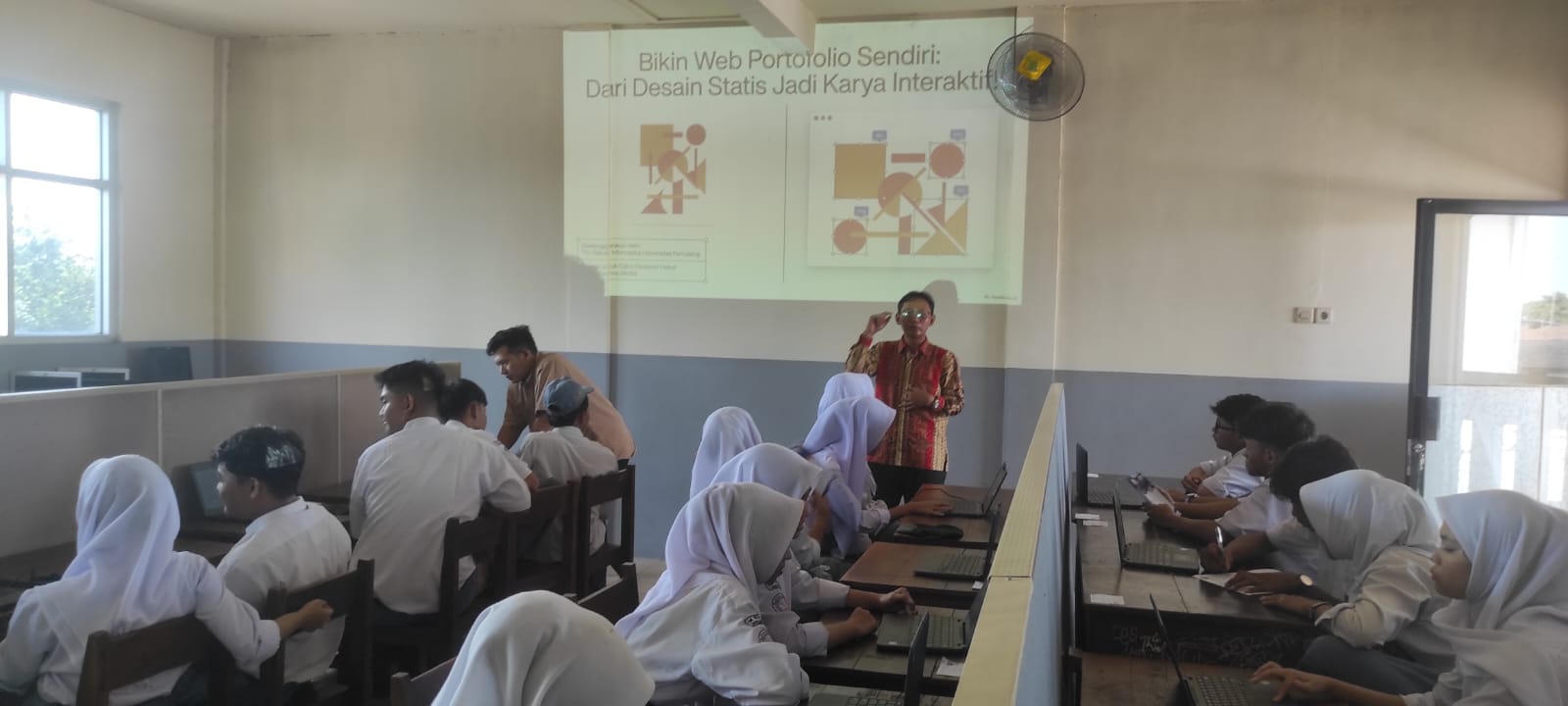 Pelatihan Pembuatan Website Portofolio untuk Meningkatkan Daya Saing Siswa SMKS TECHNO MEDIA