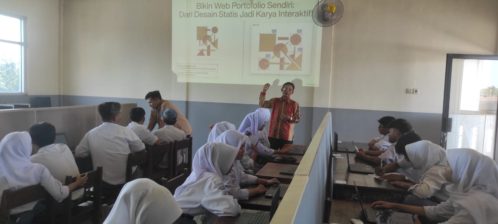 Pelatihan Pembuatan Website Portofolio untuk Meningkatkan Daya Saing Siswa SMKS TECHNO MEDIA